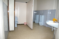 Medium_03　車いす対応トイレ　全景